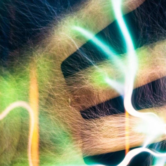 Darstellung einer Hand mit Stromdurchfluss